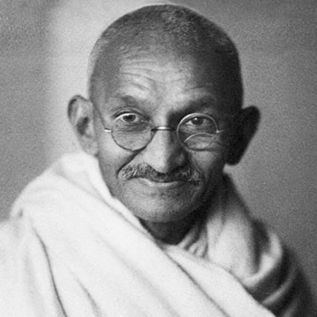 Mahatma Gandhi a practicat Karma Yoga exemplar