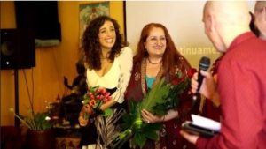 Carmen Enache (în centru) la premiera filmului său erotic (dar nu pornografic) „Continuamente Amando”. #SheToo: Experiența femeilor din MISA. 6. Un fel de „ al doilea val de feminism”?