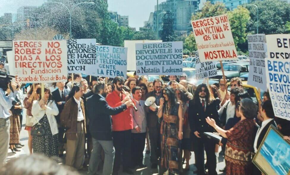 O altă imagine de la protestele BAYS din anii 1990