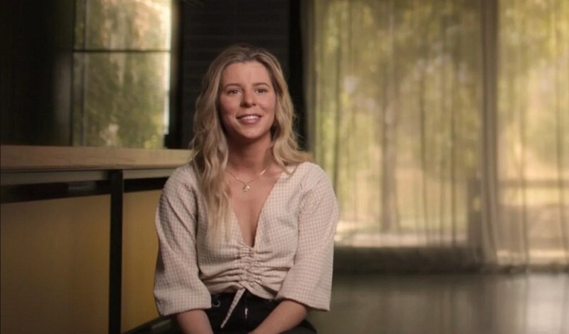 Ashleigh Freckleton în „Twisted Yoga”. Captură de ecran.